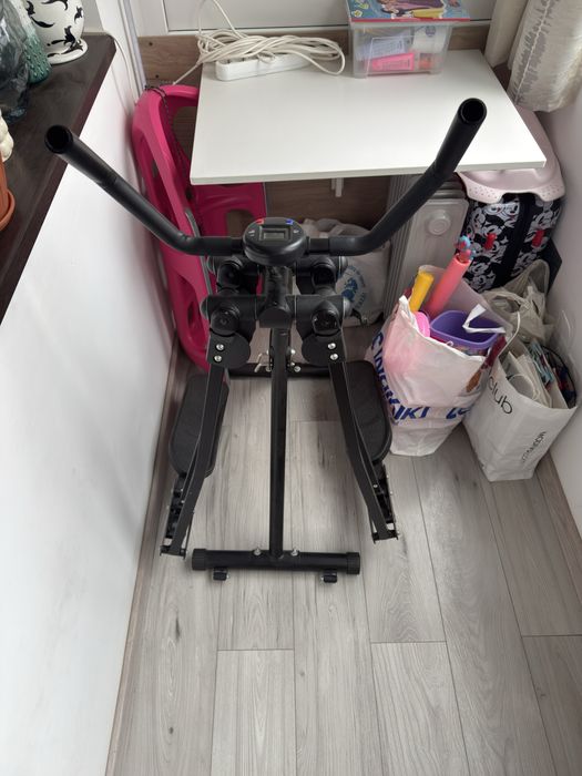 Stepper fitness cu mânere și display digital – aproape nou