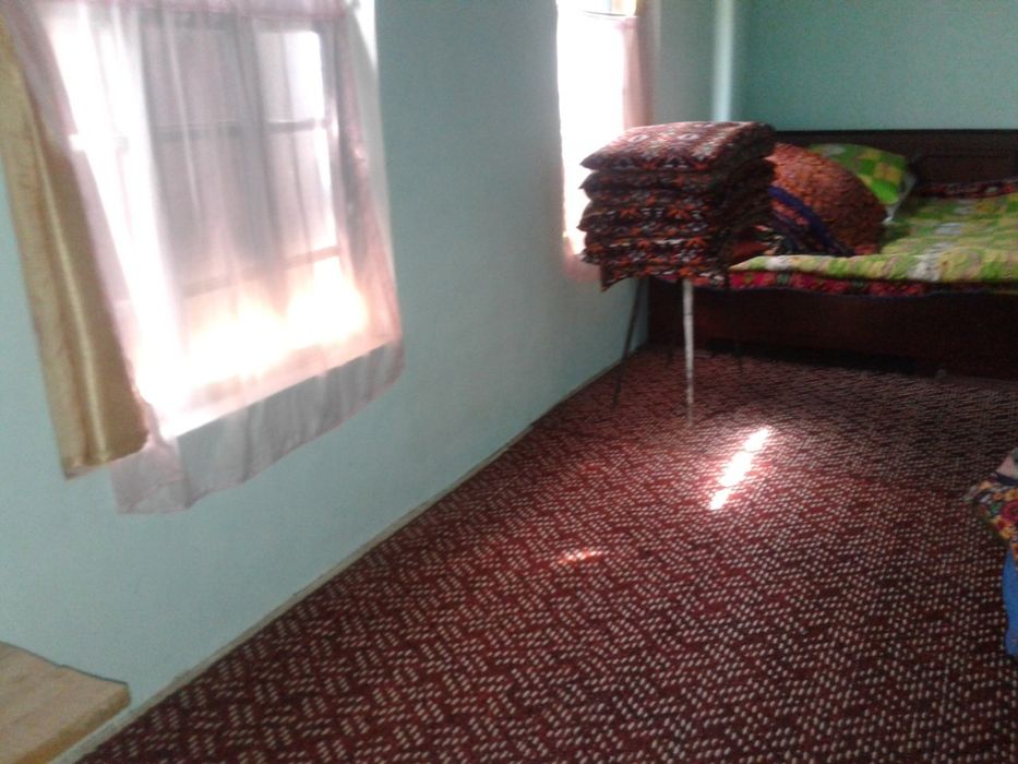 Газлида жойлашган ховли 2та бир қилинган