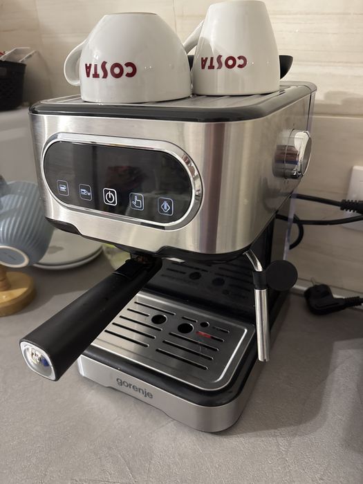 Vand 2 aparate de cafea+ un gratar electric toate la 600lei !!!