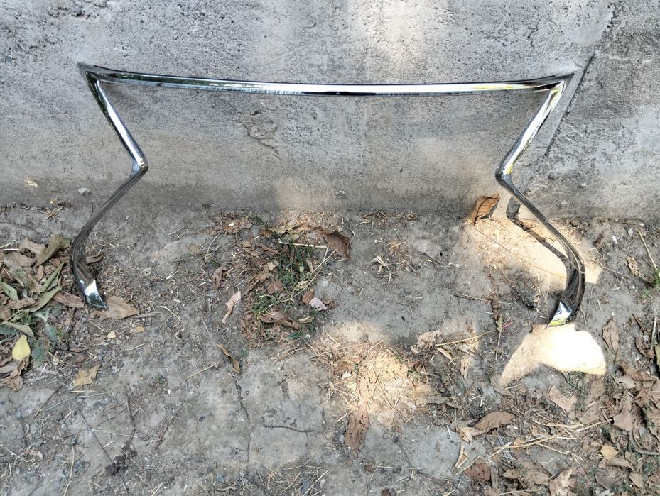 Продам переднию хром решетку на Lexus ls 500