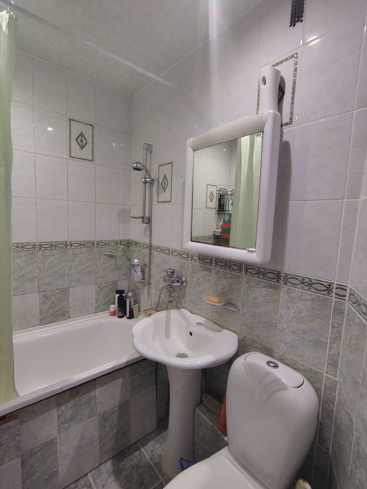 Продам 2 ком квартиру Вектор 19 мкр