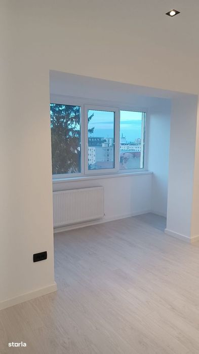 Apartament 2 camere, etaj 2/2 bloc tip vila, renovat total, grădină! — fotografia 1