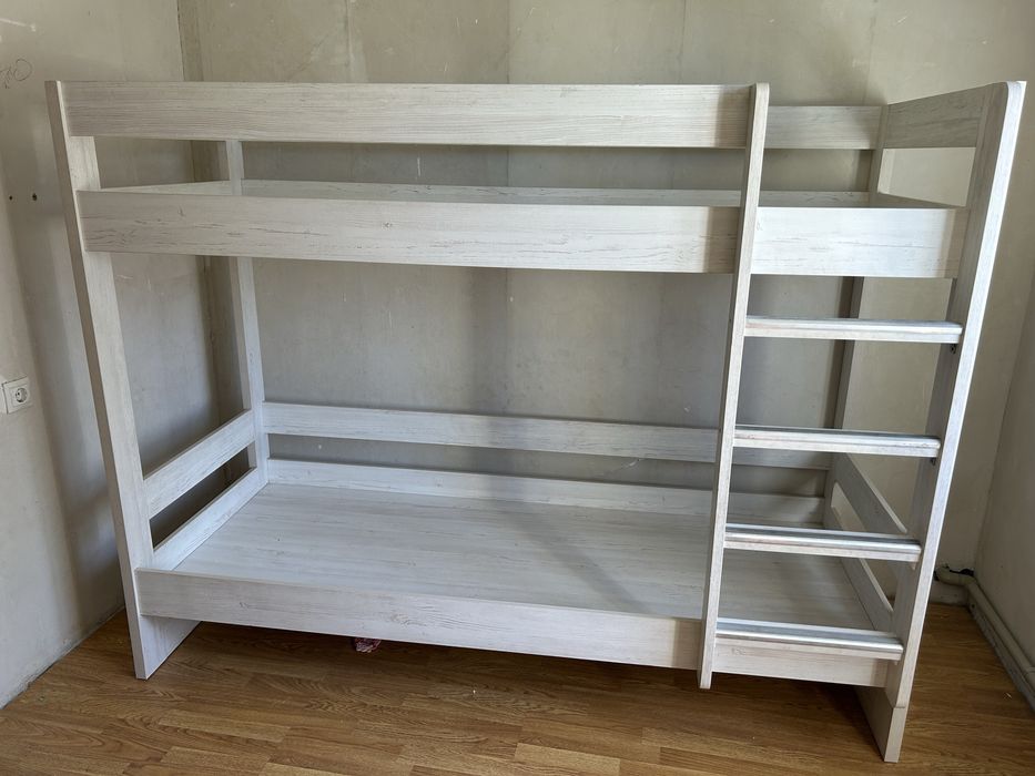 Продам двух этажный кровать