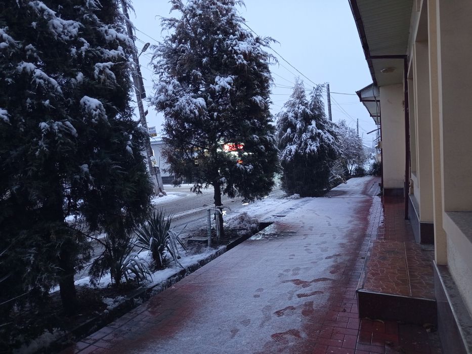 Жомбой Марказида Ховли Сотилади !