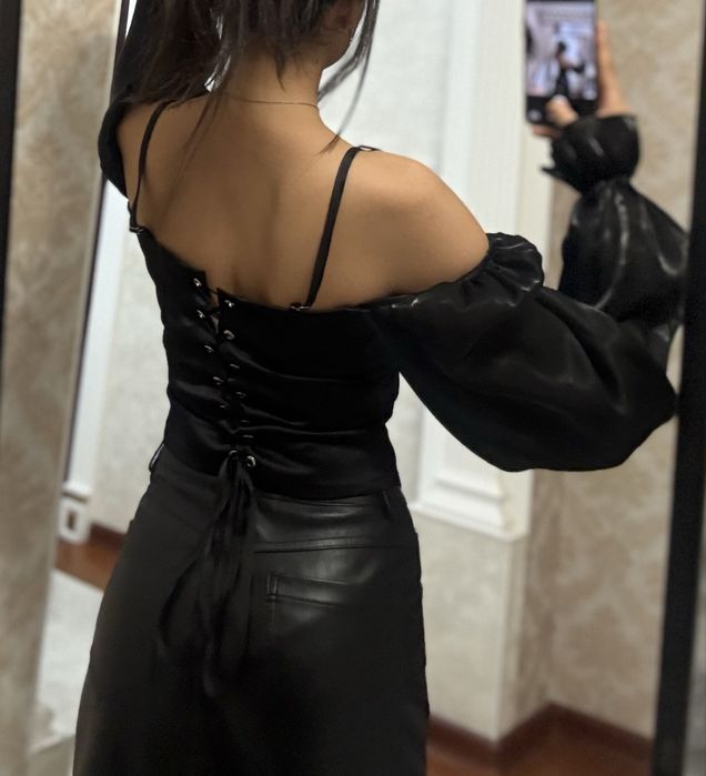 корсет,подчеркивает талию