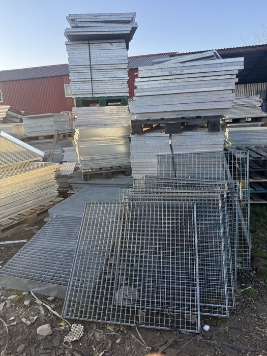 Vând grătare zincate/trepte zincate la cel mai bun pret