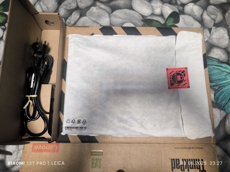 Schimb cu telefon, ofer diferență, sau vând Laptop Lenovo ThinkPad E16