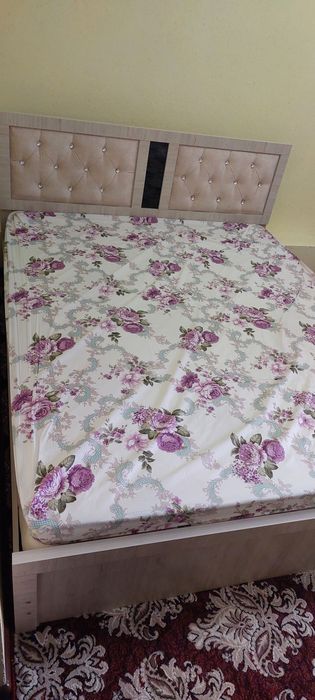 Двуспальная кровать