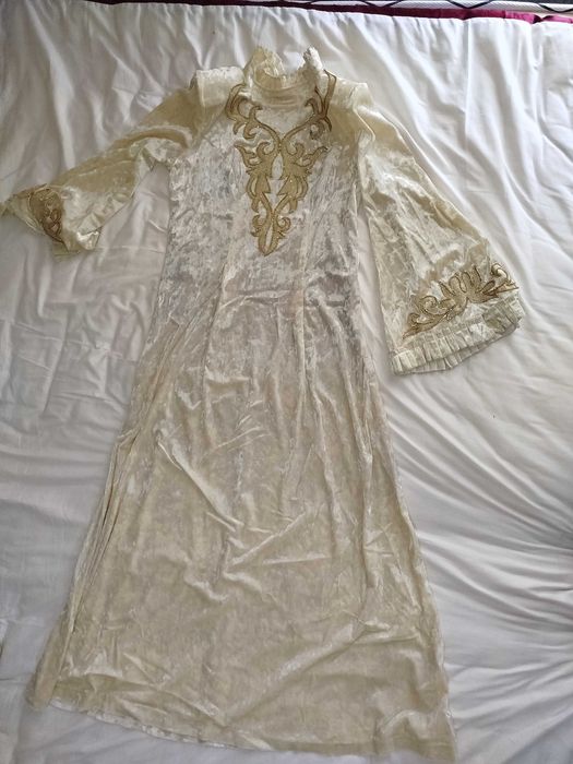 SROCHNO Ansambl Sotiladi (Materiali zamonaviy)