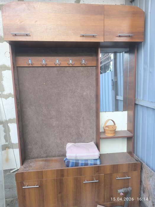 Продам Шкаф в прихожую