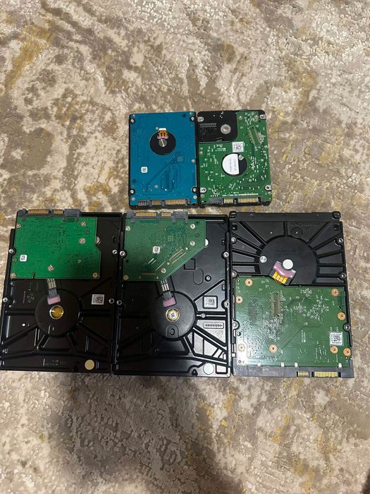 Lot hard disk uri ( descriere!!! )