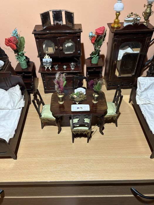 Mobilier in miniatura vechi 80-100 ani