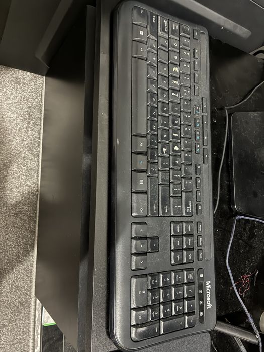 PC Gaming AMD FX + Monitor LG + Periferice + Căști — 1000 Lei Negociabil