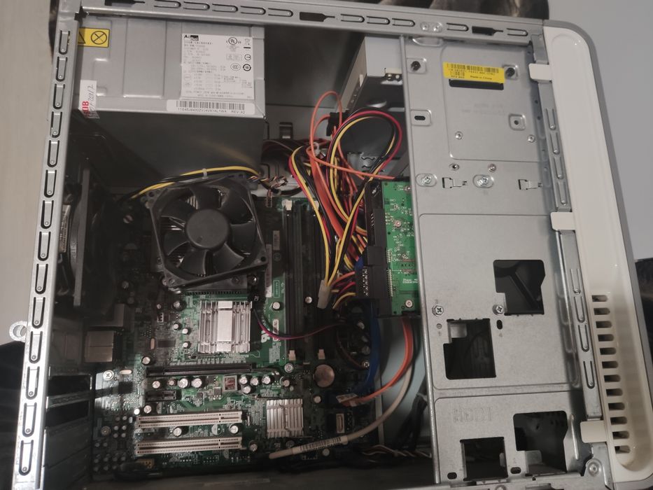 Inspiron 530 intel core duo 4700, 320gb, dvd rw + mouse cadou