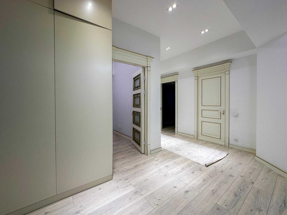 СРОЧНО продается 3-комнатная квартира Юнусабад