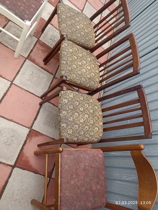 Стол и стулья 5 штук