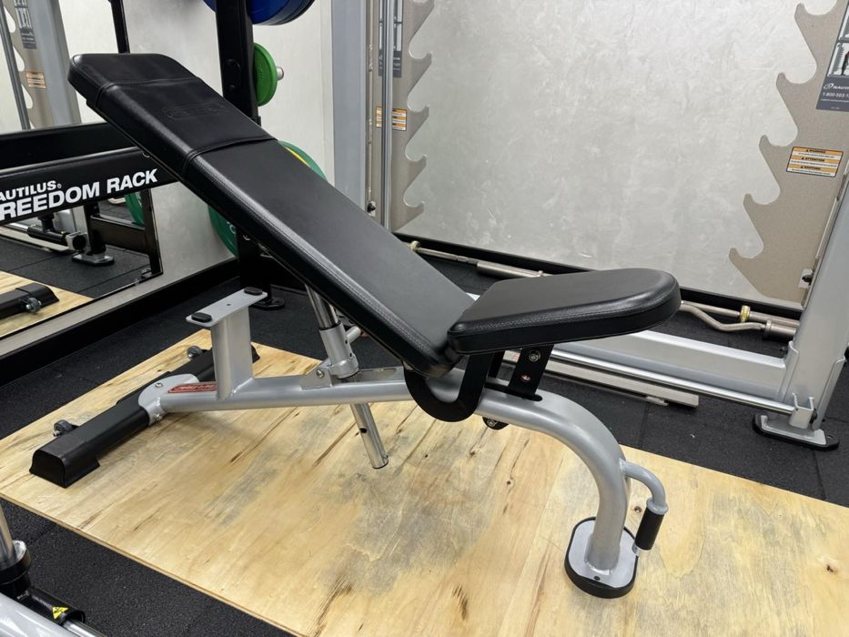 Регулируема лежанка пейка за фитнес Star Trac