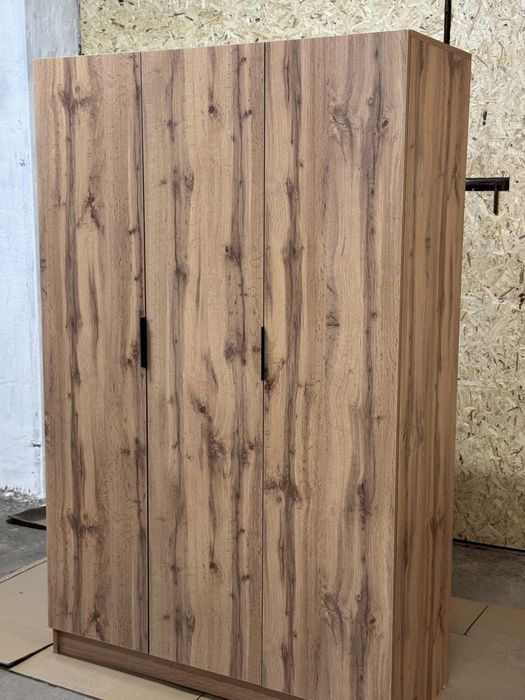 Шкаф 3-х дверный