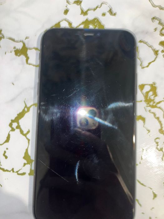 11 айфон продам срочно