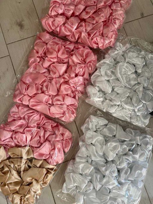 Ръчно изработени скрънчита от сатенени платове