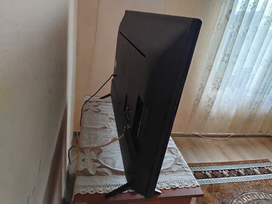 Продавам телевизор LG 43 инча много запазен работи отлични цена 200 евро