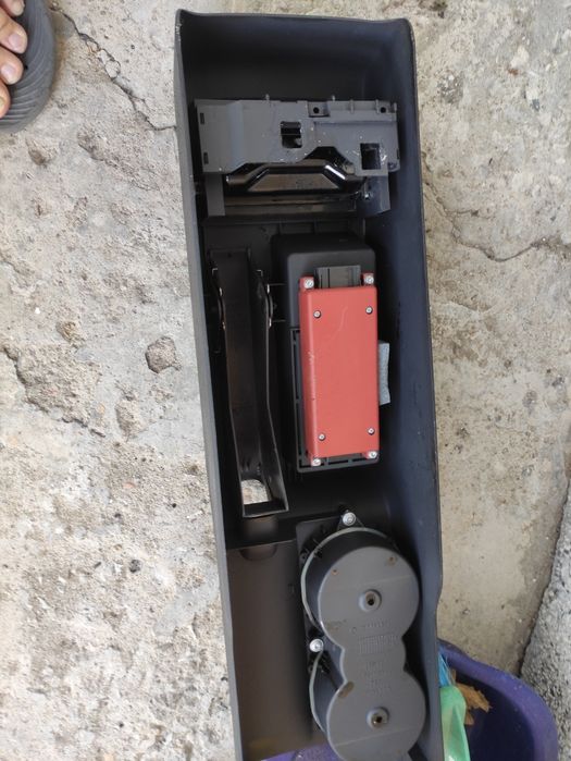 Конзола около ръчна спирачка за VW PASSAT седан (3B3) 1.9 TDI (2000 -