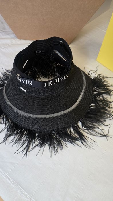 Шапка с пера на бг моден бранд