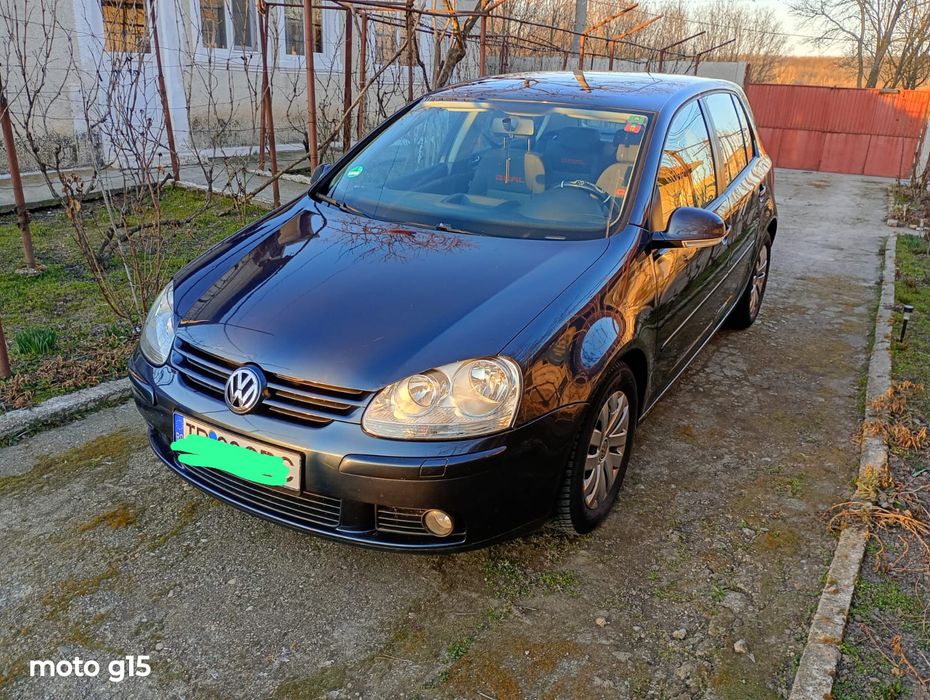 Vând Volkswagen Golf V 1.6 benzina