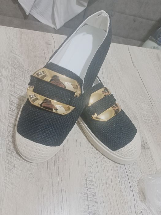 Продам обувь новая скидка так как закрывается магазин