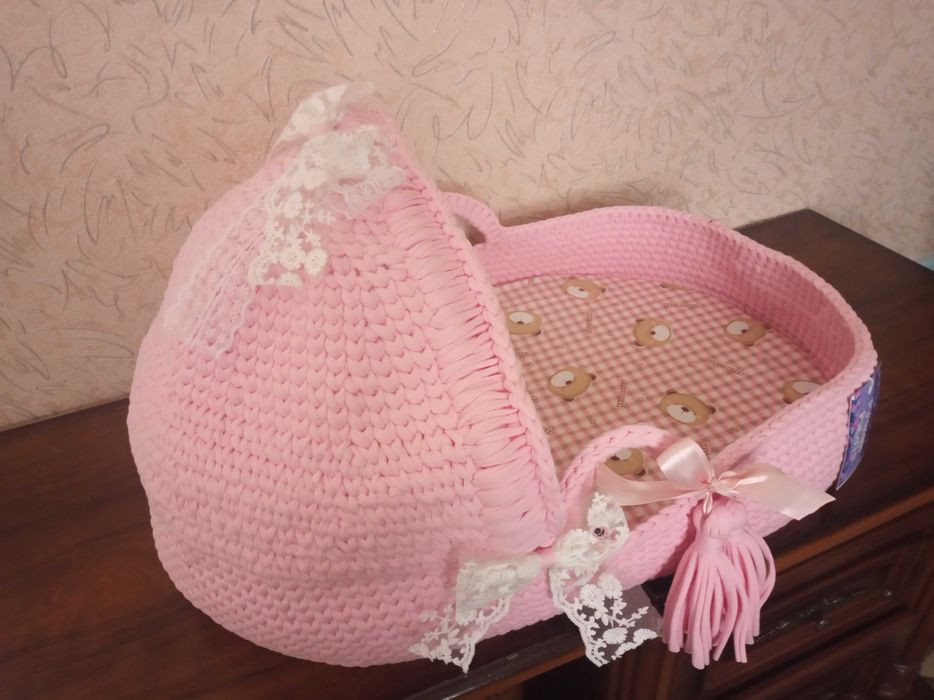 To'qilgan savat chaqaloq uchun yangi ishlatilmagan.