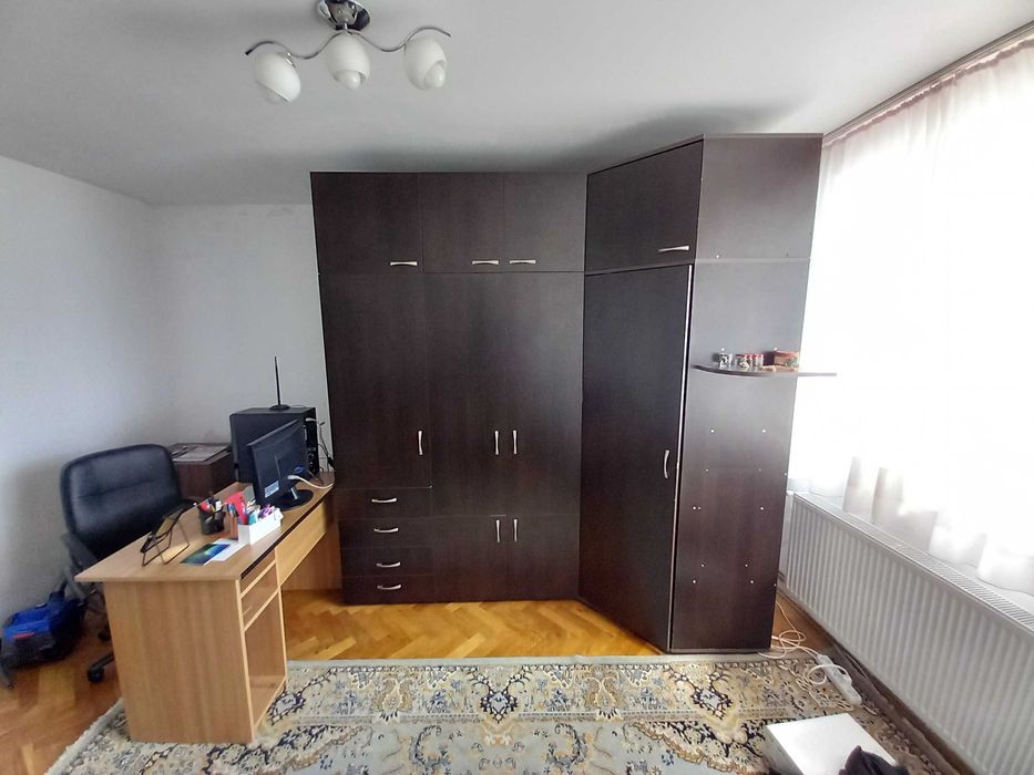 vand dulap doua corpuri . mahon