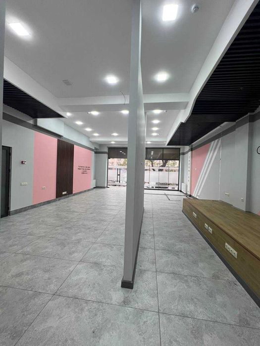 Улица Паркентская.Сдам в аренду салон или шоурум  140кв.м. на 1 линии.