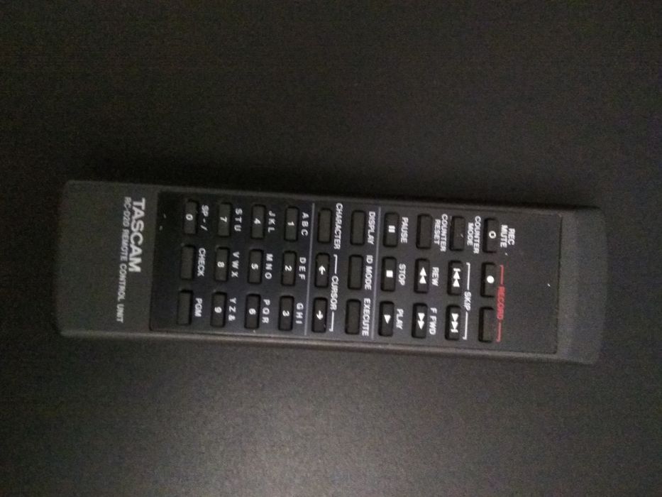 DAT магнитофон Tascam da-20.