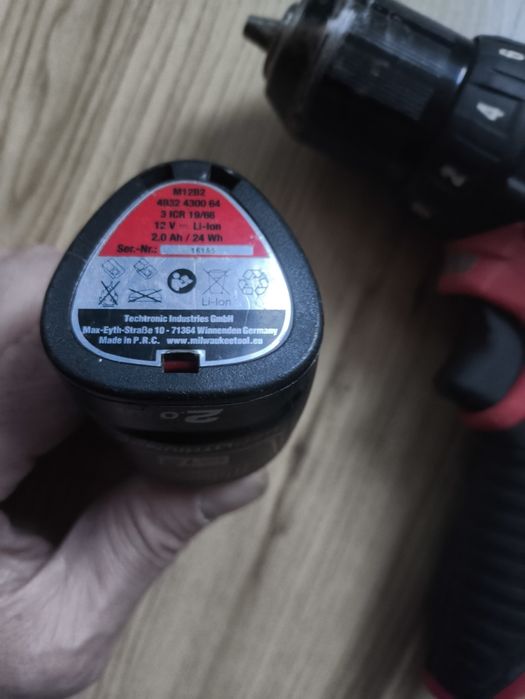 Винтоверт Milwaukee m12 bpd и батерия Milwaukee m12b2