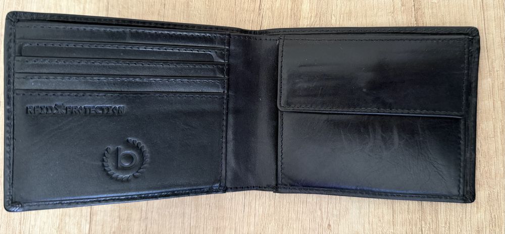 Мъжки портфейл от естествена кожа bugatti