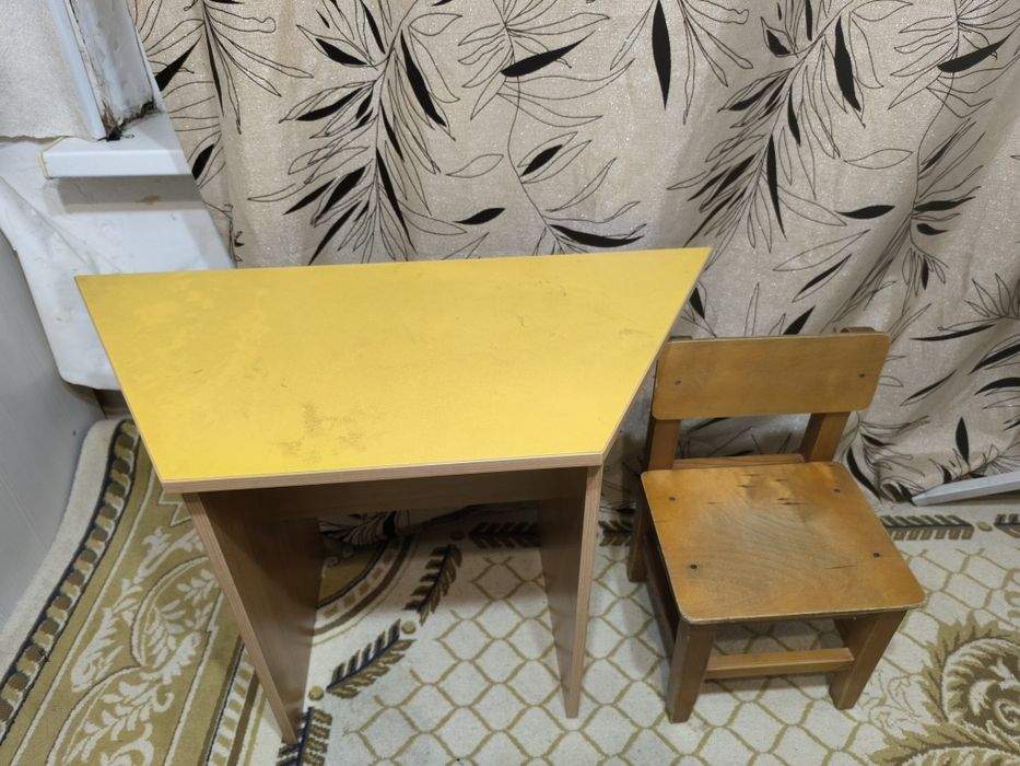 Продам детский столик