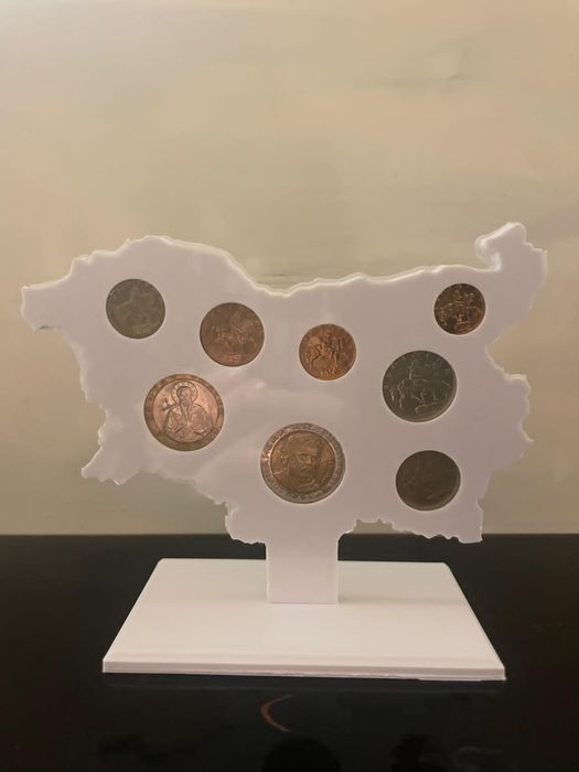 Възпоменателна статуетка на лева