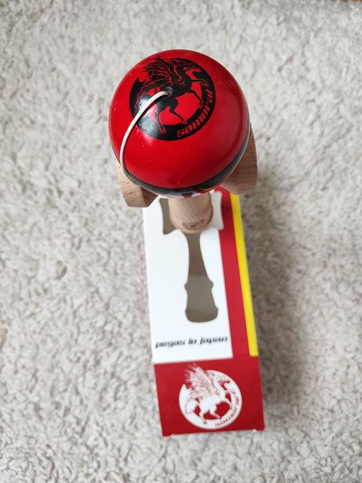 Kendama de lemn Pegas