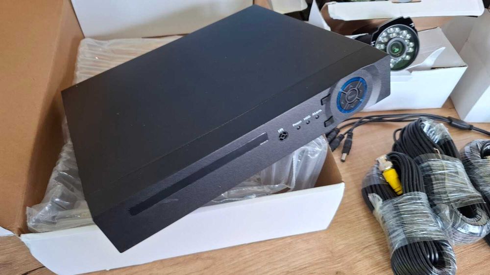 DVR за видеонаблюдение + 4 камери