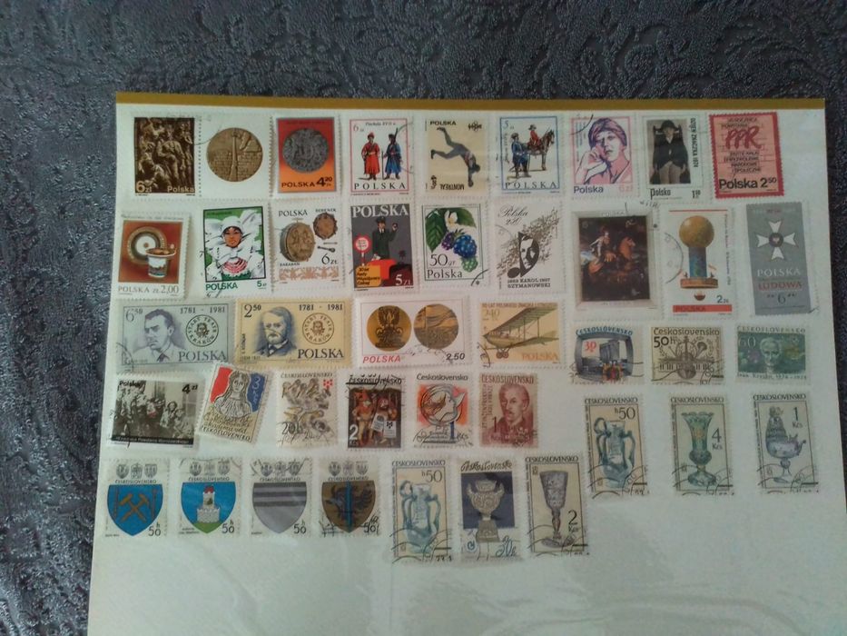 540 броя пощенски марки