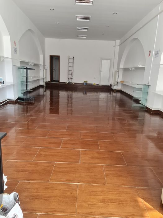 Închiriez spațiu comercial