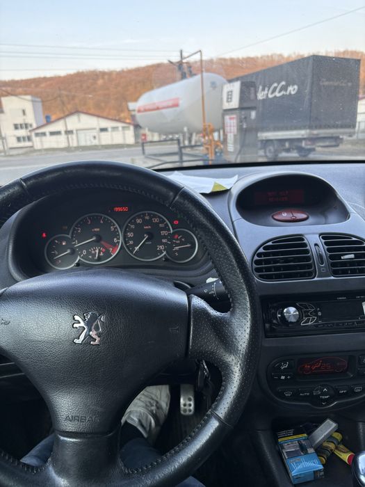 Vând Peugeot 206 cc