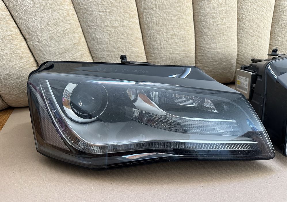 Faruri / Far stanga, Far dreapta Audi A8 2010-2014