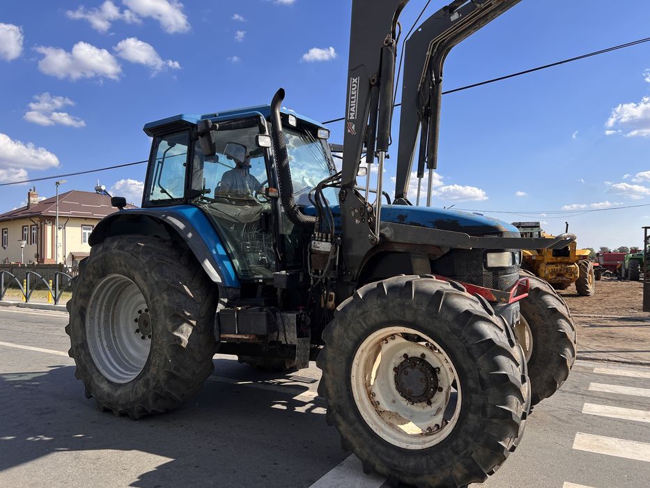 Tractor New Holland TM 135 cu încărcător