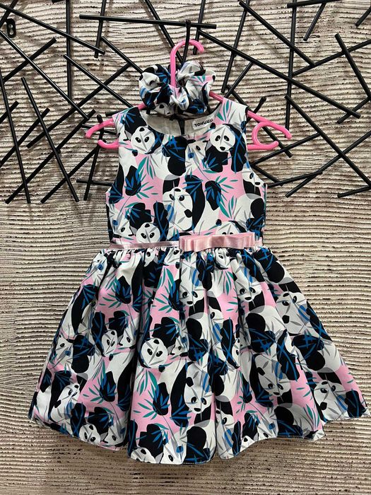 Модерна детска рокля с панди и подарък аксесоар 3-4г., 98/104