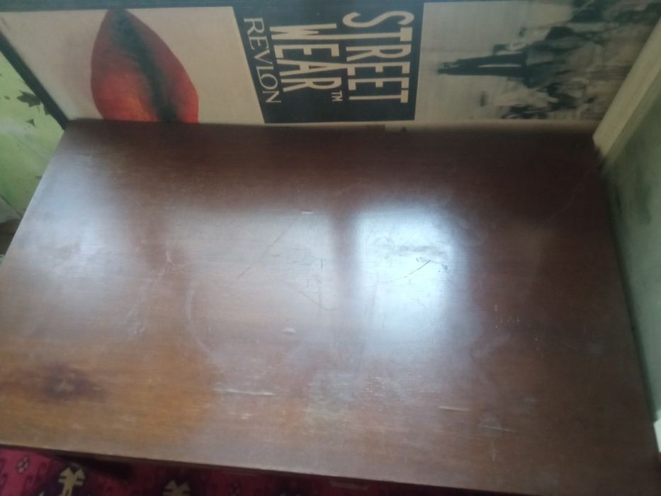 Продается стол и стулья