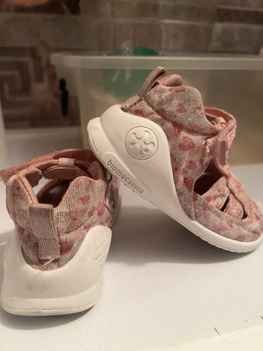 Продам детские сандалии Biomecanics