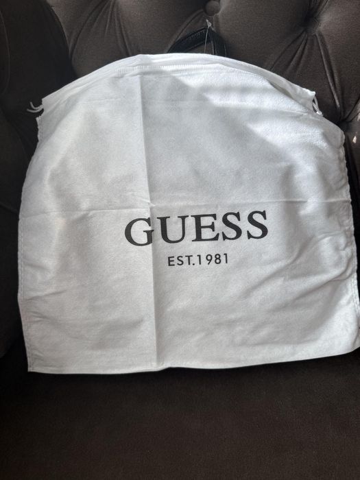 Нова раница Guess
