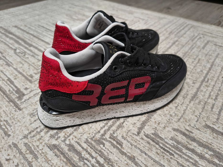 Vând pantofi sport replay