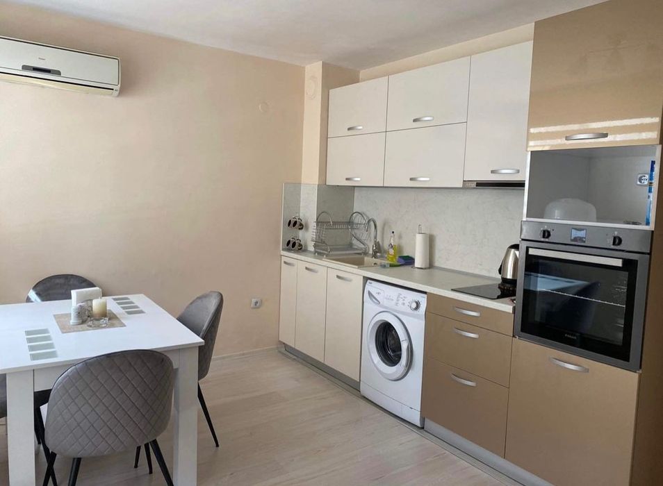 Двустаен апартамент под наем - Колхозен пазар